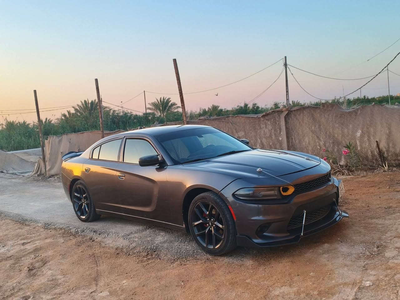 سلام عليكم جارجر  sxt 2015 حادثها بنيد سرقه السياره مصروف عليها هواي
السعر 185 وبيها مجال بصيط حك الجيه 
***********
