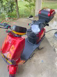 بيع مستعجل  دراجة شحن للبيع ام عيون لون احمر صندوق  GR 2025 ثلاث نمرات...