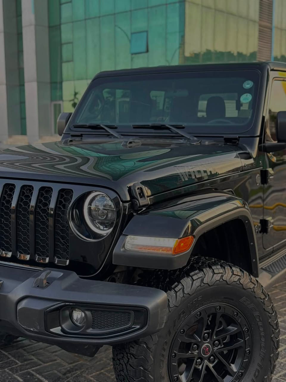 السلام عليكم
👑JEEP GLADIATOR 👑         

جيب گلاديتور 🖤🥋

لون مميز🫡 

اسود بويه اسود⚫️

رقم وسنويه جديد 

هزه وفحص كله جديد

‏‎الموديل:2022

‏‎المحرك : V6.  3.6L .

‏‎العداد. 43000 ميل

السياره كلين
الضرر حافه البدي جوه البكلايد على كد شبر اهنا مضروبه بدون دواخل سياره جديده بمعنى الكلمه  

المواصفات

*لايت وبك لايت لد اصل شركه
‏‎* دفع رباعي 4x4 .
‏‎* ويل للطرق الوعرة قياس 17 انج. 
*مقاس اطار 315/70/17
‏‎* مساحة تخزين اضافية تحت المقاعد الخلفية .
‏‎* شاشه 7 أنچ . 
‏‎* كاميرا خلفية مع امكانية التقريب (زوم) .
‏‎* حساسات خلفية .
‏‎* نظام (Auto Break System) مانع تصادم خلفي .
‏‎* مرايا مع خاصية التعتيم الذاتي  .
‏‎* تشغيل عن بعد .
‏‎* دخول ذكي (بصمة) .
‏‎* سقف 3 قطع قابلة للازالة .
‏‎* ابواب قابلة للازالة .
‏‎* زجاج امامي قابل للطي .
‏‎* غطاء للصندوق الخلفي قابل للطي .
‏‎* عزل كامل للصندوق والباب الخلفي مقاوم للخدوش .
‏‎* إضاءة داخل الصندوق الخلفي . 
‏‎* ماخذ للتيار الكهربائي .
‏‎* منظومة كاملة للقطر (السحب) . 
‏‎* نظام (Auto Start System) التشغيل والاطفاء الاوتوماتيكي للتوفير في صرف الوقود .
‏‎* محدد سرعة . 
‏‎* تلفون بلوتوث . 
💵💵السعر خاص💵💵
العنوان 📍اربيل
او اي استفسار الاتصال
☎️***********
☎️***********
