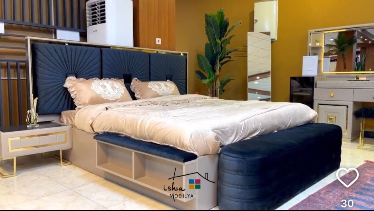 غرفه  ماركه vizyon مستعمله نضيفه جدا
متكونه من 9 قطع تركي المنشأ 
كبيرة جدا 
البصرة / القبلة
السعر مليون و 600
 واتس او اتصال ***********
