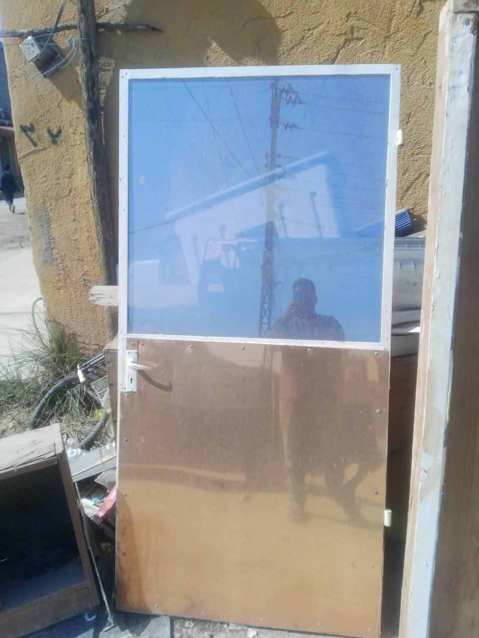 مرحبا باب خشب وباب مطبخ حديد للبيع***********
