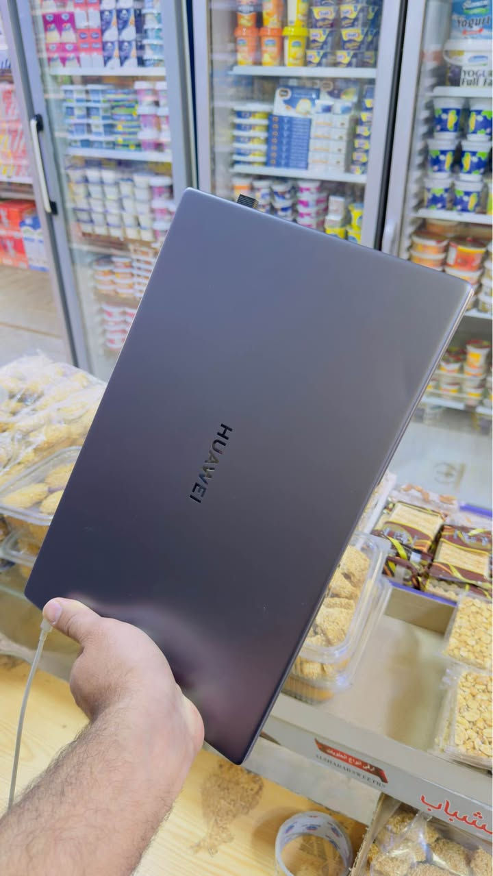 لابتوب هواوي ميت بوك (Huawei MateBook D15)
 المعالج: Intel Core i5-1135G7 (الجيل 11) – أداء سريع وممتاز للمهام المكتبية والدراسة.
 الرامات (RAM): 8 جيجابايت.
 كارت الشاشة: Intel Iris Xe (مدمج).
 نظام التشغيل: Windows 11 Home (أصلي).
 التصميم: هيكل معدني خفيف الوزن، نحيف وأنيق.
 الحالة: الجهاز بحالة ممتازة وجاهز للاستخدام. ذاكره 512 شحن تايبسي سريع
توصيل موجود اللاستسفار *********** بابل سده الهنديه كربلاء, العراق
