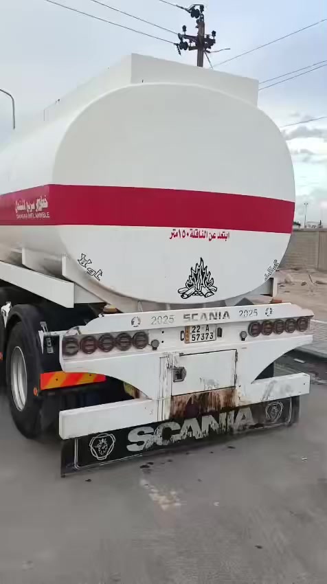 السلام عليكم للبيع سكانيه موديل 2009  تكيالً جديد جي بي إس تخم تاير رقم أربيل  سنويه جديد تانكي موديل 2025 مكان السياره الزبير السعر 385 استفسار ***********
