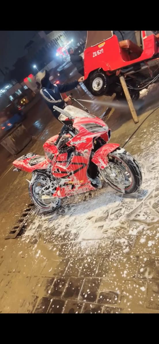 السلام عليكم امفوراي 2006 دراجه نضيفه وخير من الله مكينه 600 كير ومكينه مكفولات من الفتح ومن كلشي  سبانه ممخلين عليهن كشر نضيف دراجه كلش نضيفه العنوان بلديات رقم التليفون *********** السعر 27وبيها مجال
