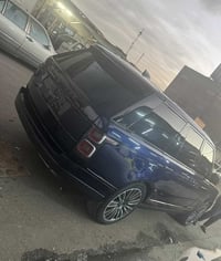 رانج روفر فوك موديل ٢٠١٨ لون نيلي محرك ٦ سلندر ماشيه ٧٠ الف مايل ،  ال...