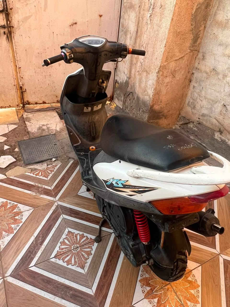 ماكس عدله للبيع الدراجه مفتوحه مره وحده لاتنقص ولاتبخر كهربائيات كاملات بيها كلجات رياضي تخم كامل وسلف wf  نقصها فقط باتري ودراجه نكره الله شاهد مكاني حله مركز سعرها 450 رقمي ***********

