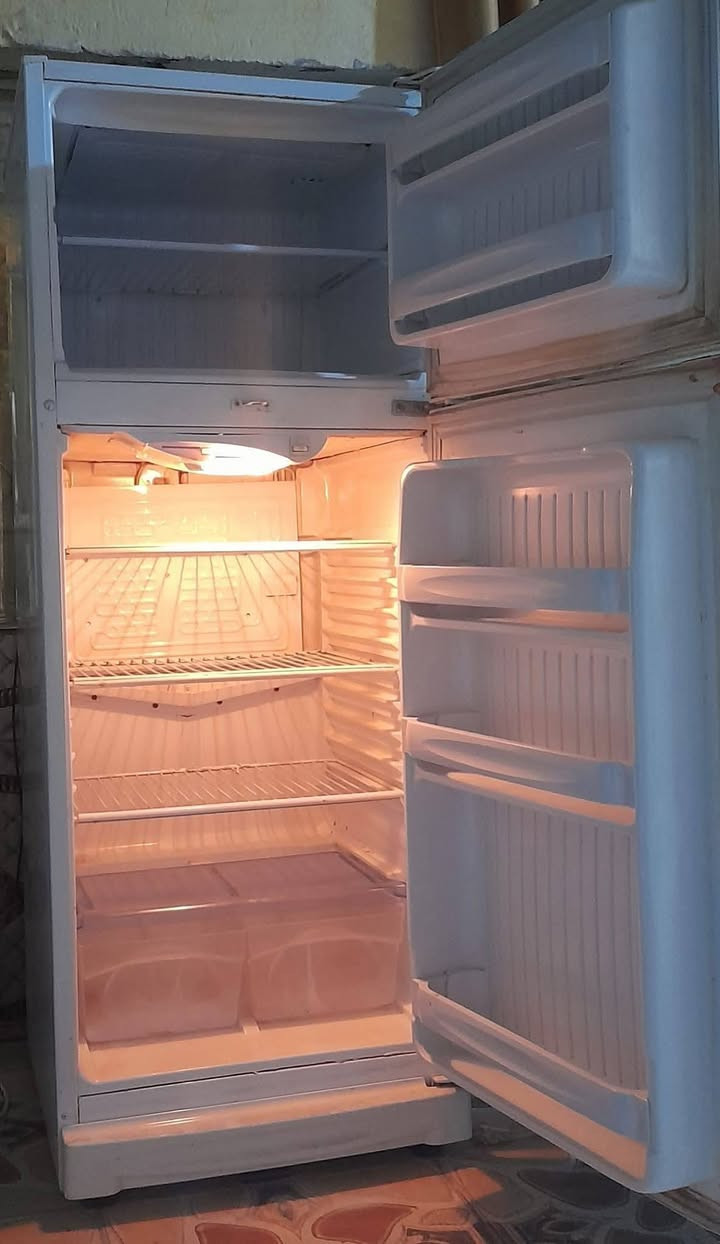 ثلاجه كونكورد 14 قدم نظيفه جدا على البلاد السعر 220 الاتصال *********** بصره
