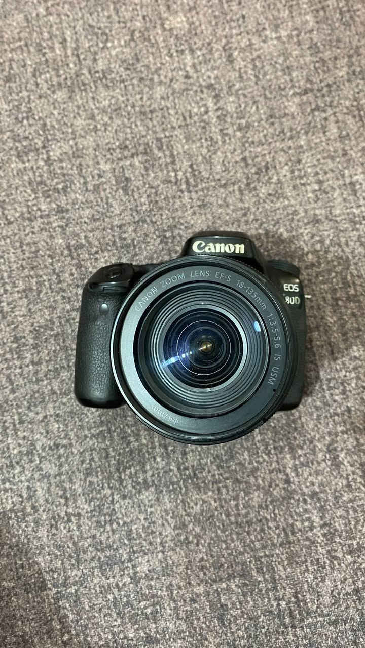 كامره كانون D 80 للبيع كامره نضيفة ملحقاته
بطاريتين 
و الكارتون 
كفر جلاتين
كرب 
حزام صفح
السعر 650 و بيه مجال 
الرقم ***********
