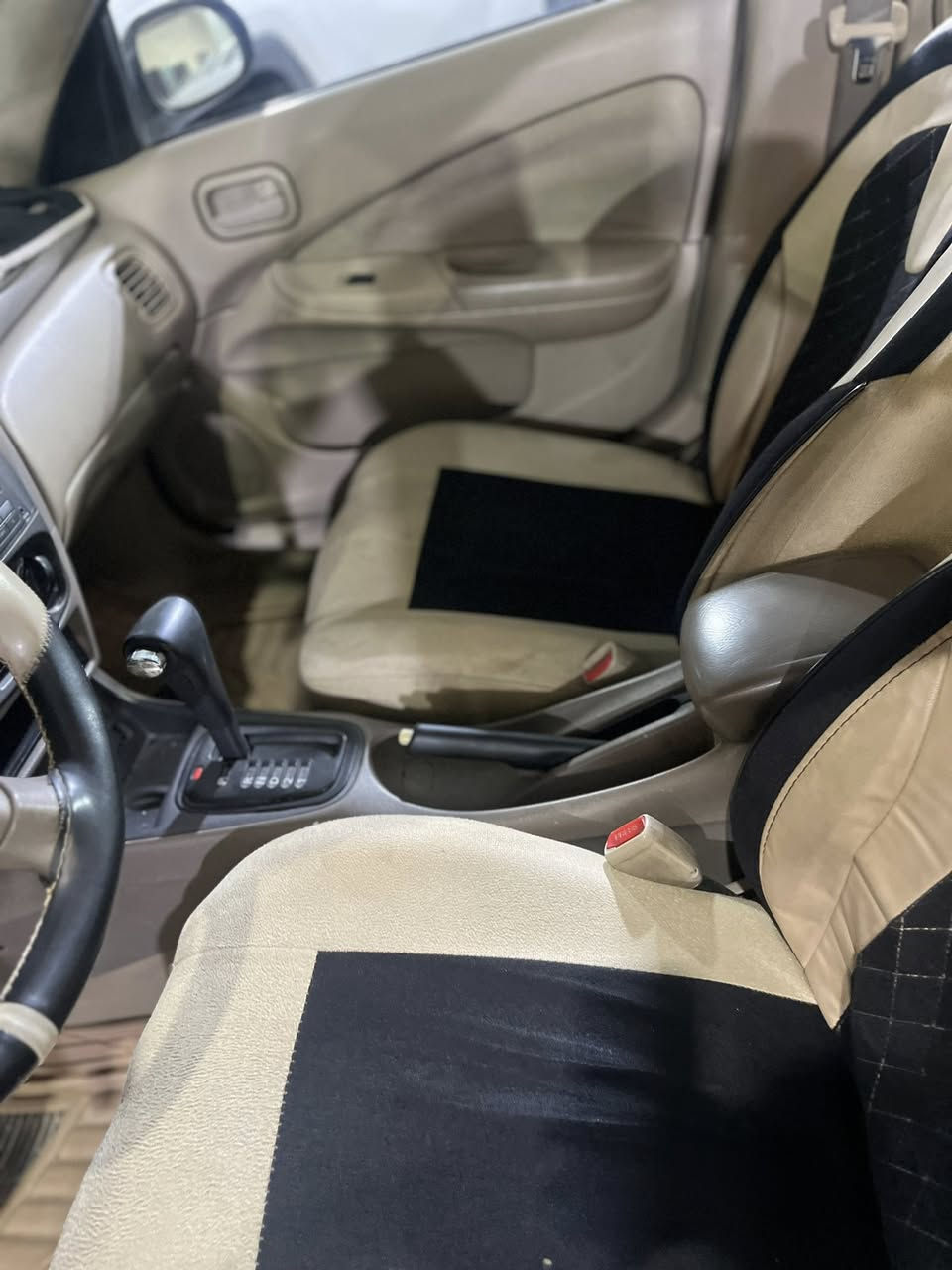 سلام عليكم
سني ٢٠٠٩
كير اوتوماتيك
بيه صبغ جاملغين خلفيات مو كلهن شويه منهن
وشبر بالبنيد صبغ
بدون دواخل بدون حادث 
نظيفه وجاهزه 
كير مكينه كفاله
سعر السياره. ٩٢ ورقه ومجالها بسيط
بغداد
***********
