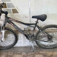 بايسكل للبيع استعمال قليل اشتريته قبل فترة واستخدمته شهر وتركته  نظيف ...