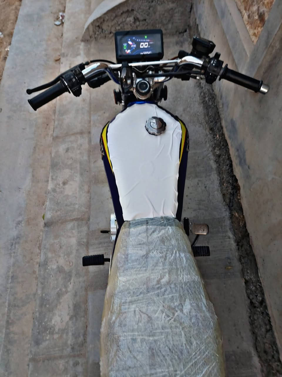 ايرانى سونك موديل 2024 حجم 200cc
نضيفه مكفوله +3اوراق
نقص صينيه زنجيل +اشاير وكافه سبب المي بقيه مكفول كلشي شغال تجي لبيت تفحص تقتنع يله تشتري
دراجه نشاط وشلعه وسرعه 
 عنوان فلوجه تصال او وتساب فقط ***********
سعر 650بيها مجال قليل
