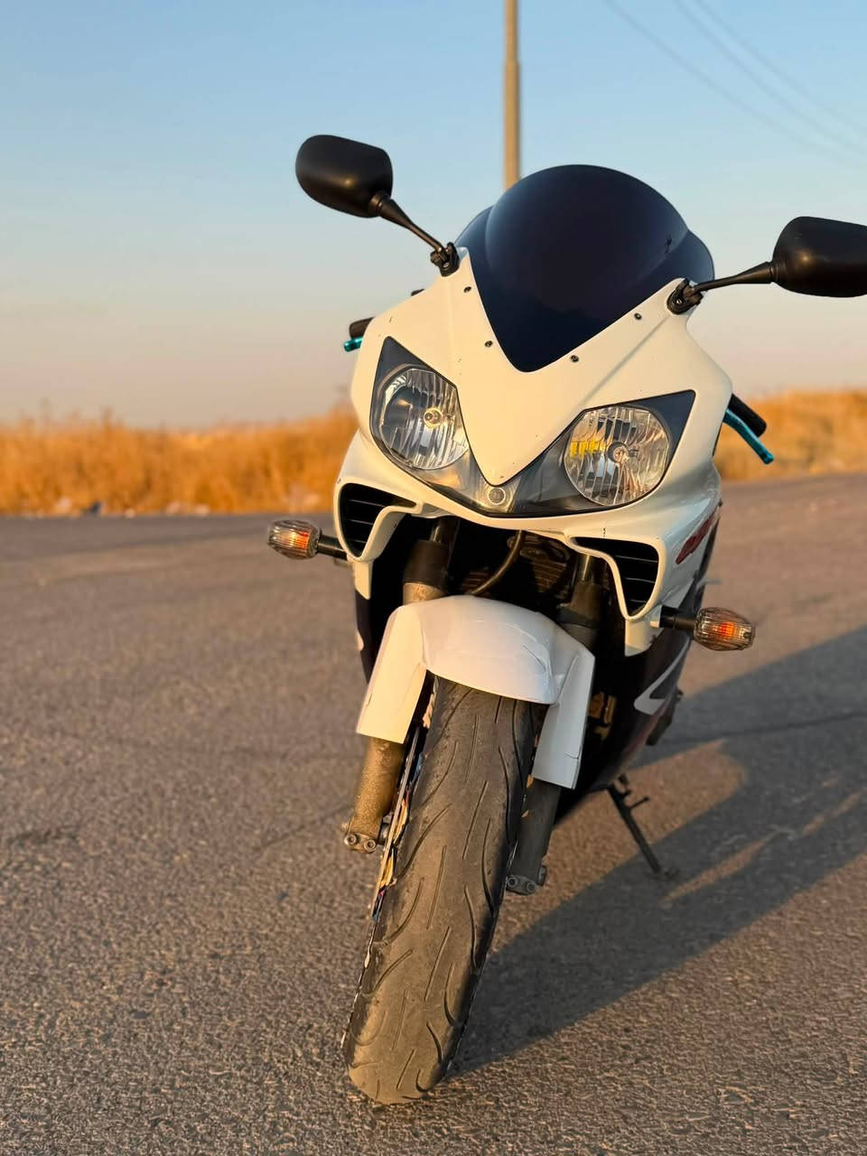 بۆ فرۆشتن 
Honda F4i 600 model2004
هۆندا ئێف فۆڕ ئای ٢٠٠٤ بۆ فرۆشتن  گێڕ و مەکینە و کارەبایات هەموو گیانی بەشەرت ماتۆڕەکە بالەیە و یەک دەس بووە و ٥٧،٠٠٠ هەزاری حقیقی ڕۆشتووە شوێن هەولێر 
سعر 28$ معامەلەیەکی برایانە 
بەس تکایە ئەگەر موشتەری نی نە سەری خۆت نە هی منیش مەێشێنە
ژ.م***********
ئەدمین❤️
