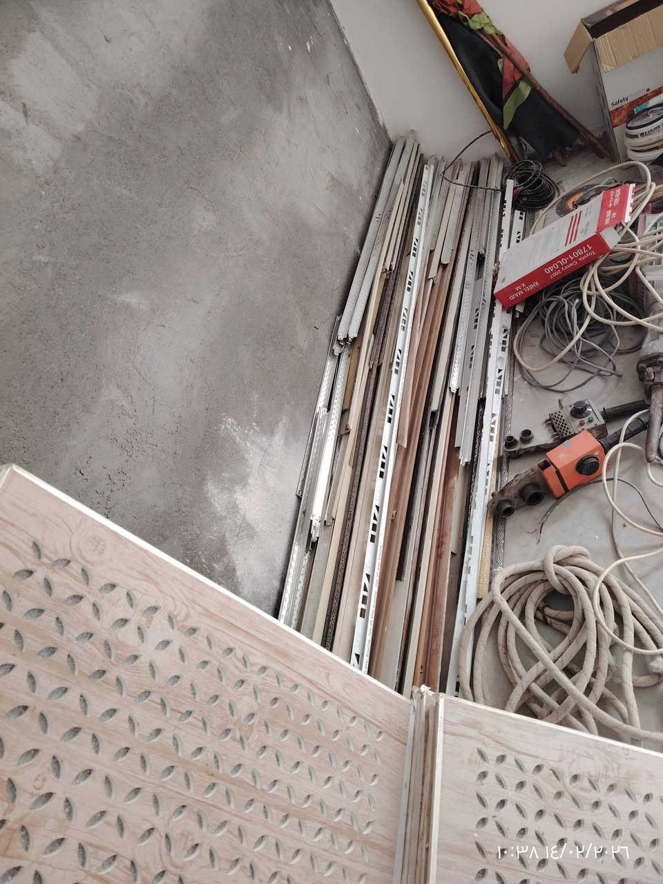 السلام عليكم سقف ثانوي مستعمل للبيع نضيف كلش 84 قطعه رايدهن ب 125 و بيه مجال مكاني كرمه علي ابو صخير ***********
