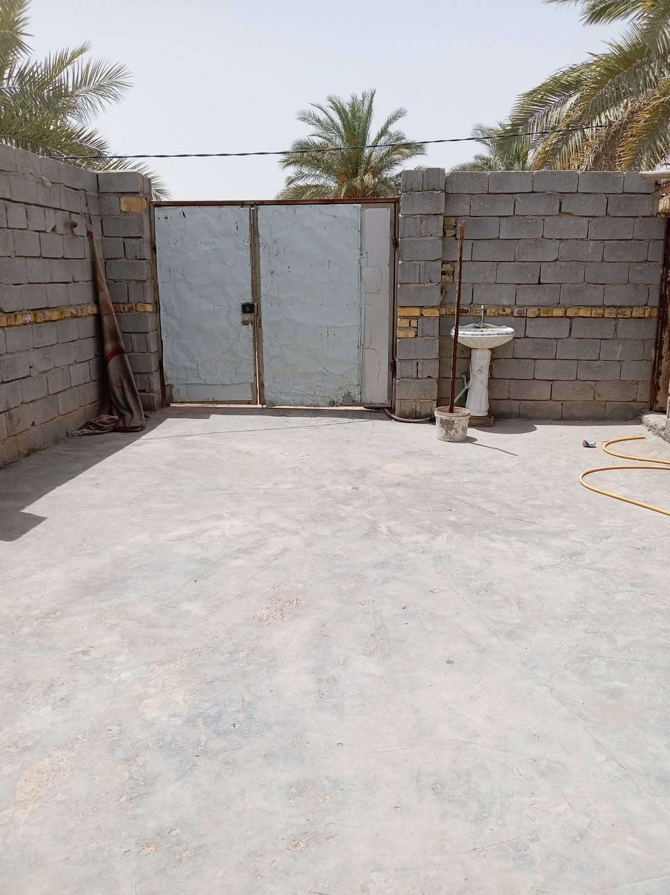 السلام عليكم بيت للبيع المساحه 200 غرفتين وصالة ومطبخ وصحيات استقبال ماكامل صب كونكريت العنوان الكوفه البراكيه ***********
