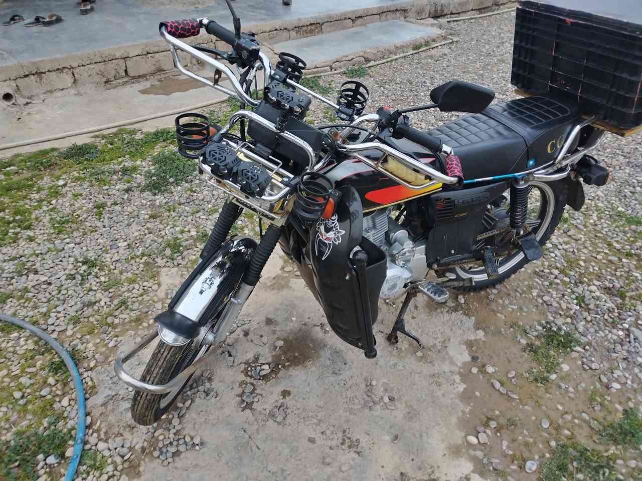 السلام عليكم موطور سيفان ابو الدرع وزن ثقيل للبيع موديل 2020 موطور نضيف كلشي مابي كلو شغال كهربايات سلف كلشي شغال المحرك معمر فقط كزوز كاتم محرك نشاط فول كلشي بي جديد حته ضفيره جديده ماتصرف علي ربع موطور مال جناي  #ملاحضه الصندوك مو ويا الموطور متوازي البيعتو موتجي وتكسر بي شراي اشلع عيوني مو شراي لاتراسل ولاتتصل 
 السعر 500 وبي مجال شي غليل للشراي اتصل عل رقم او خاص مفتوح ***********
