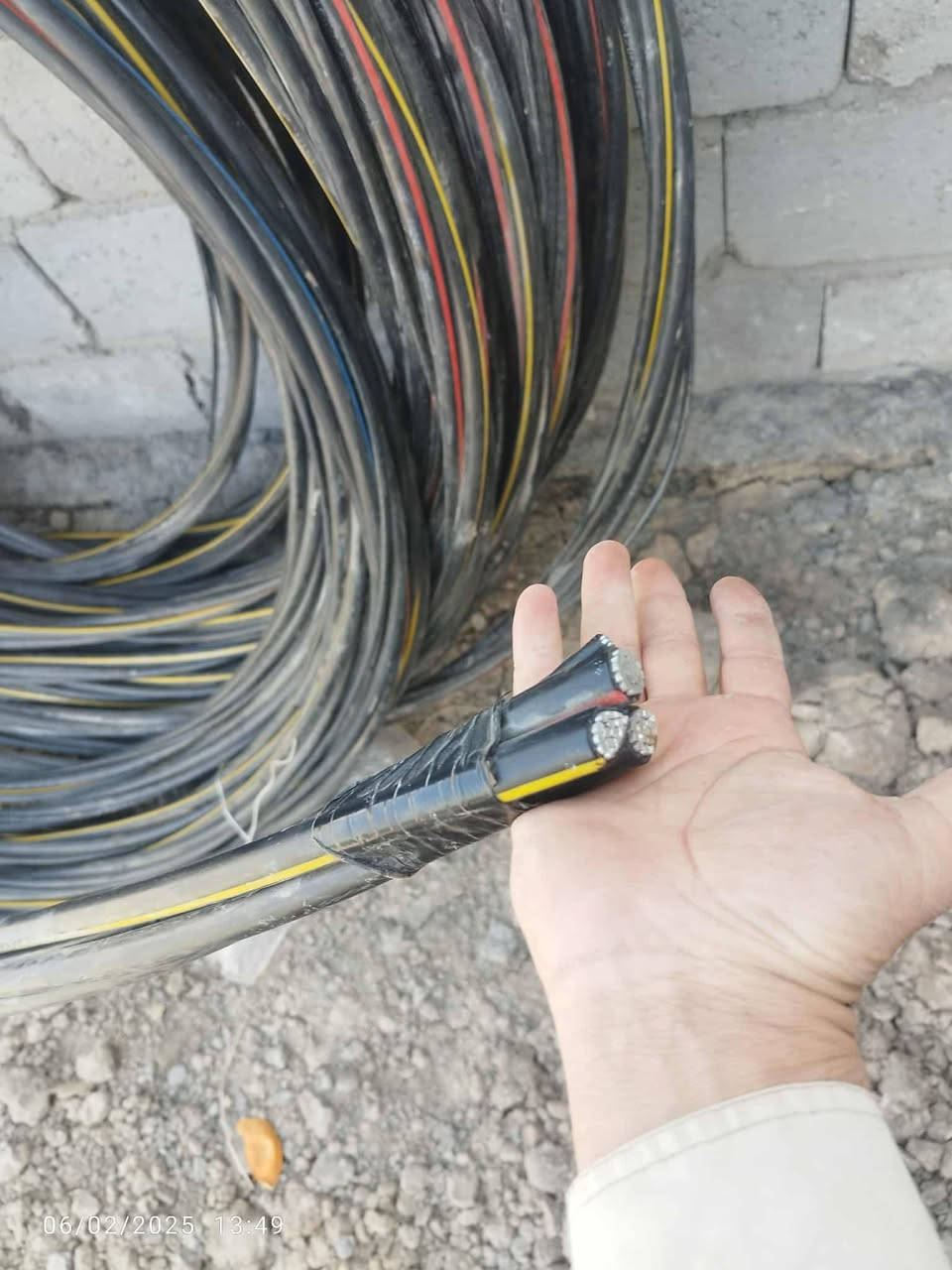 السلام عليكم ورحمه الله وبركاته ظفيره للبيع اربع خطوط ابو ١٢٠ تركي جديد غير مستخدم الطول ٤٥ متر ***********
