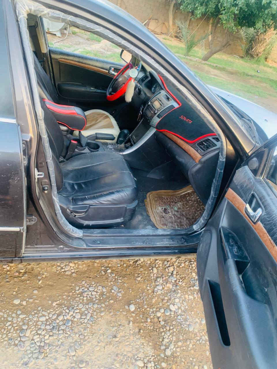 السلام عليكم سوناتا موديل ٢٠١٠. فول مواصفات فتحه تحكم جهتين لمس تدفئه بالكشنات فول السياره  محرك سته سلندر قبل شهر شديته جديد كير ومحرك شرط اربع تواير جدد صدر جديد تبريد  كهربائيات كله شغاله السياره جاهزه يعوزه ترتيبات بالكشر فقط سنويته لل ٢٧ باسمي شخصيا تريد تحويل تريد وكاله السعر 84 بيه مجال وترهم مراوس باحدث وانطي فرق نقد وترهم مراوس بأقل وأخذ فرق نقد هم 
مكاني الشرقاط 
للاتصال
***********
