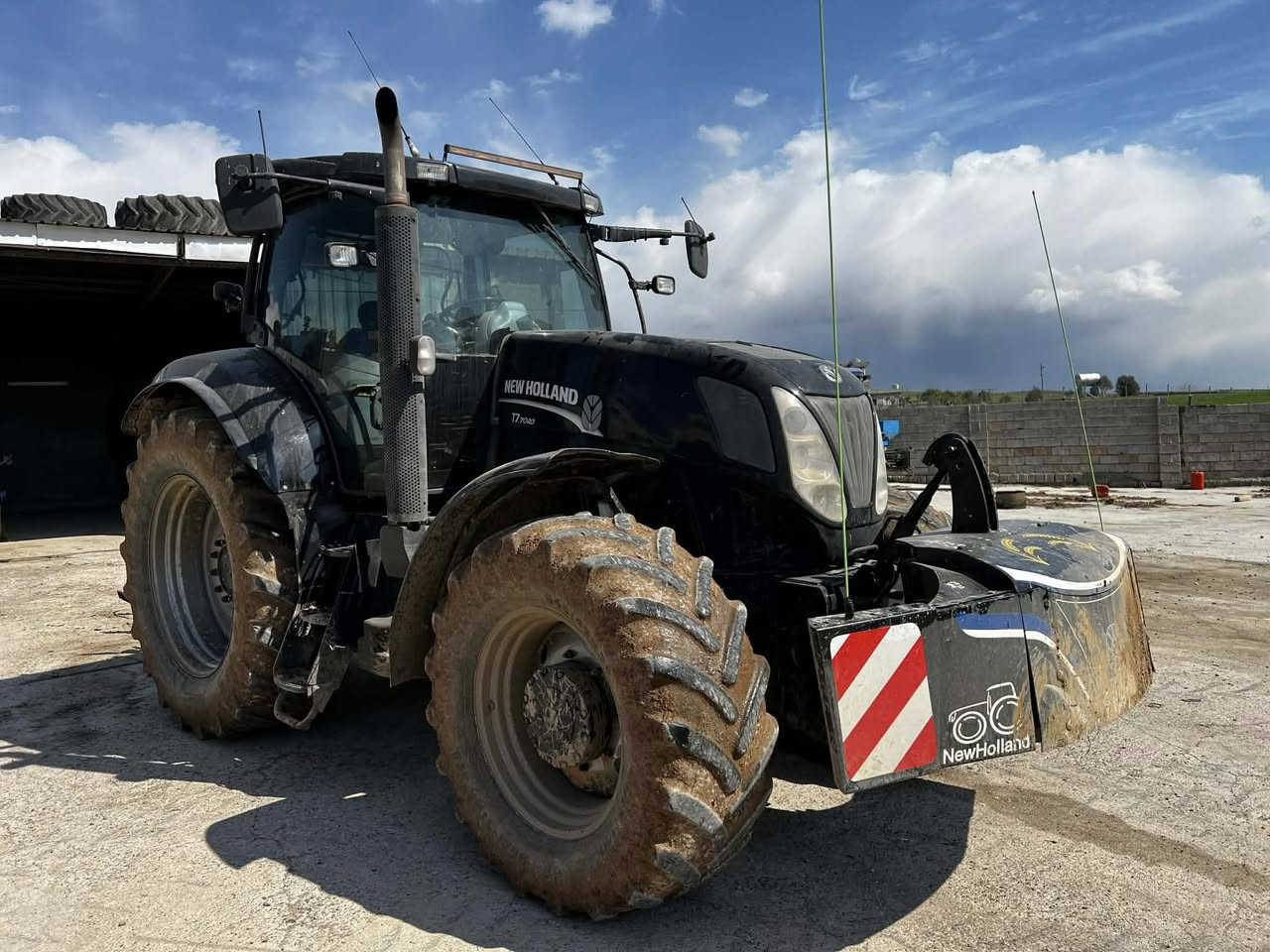 بۆفرۆشتن للبیح
نیوهۆڵند 7030 
مۆدیل 2008
مامفتوح برخی 
حەمو قەلبی بەشەرت 
رقم تنفون
***********
