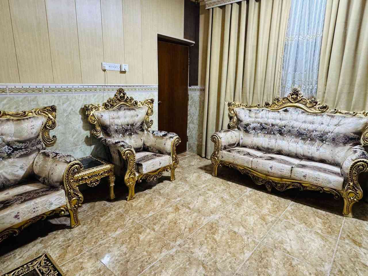 سلام عليكم للبيع تخم ونص 15 مقعد استعمال قليل نظافة 95%مع 4 طبلات صغيرة ووحدة جبيرة سعرة مليون و100 الف المكان الرمادي ***********
