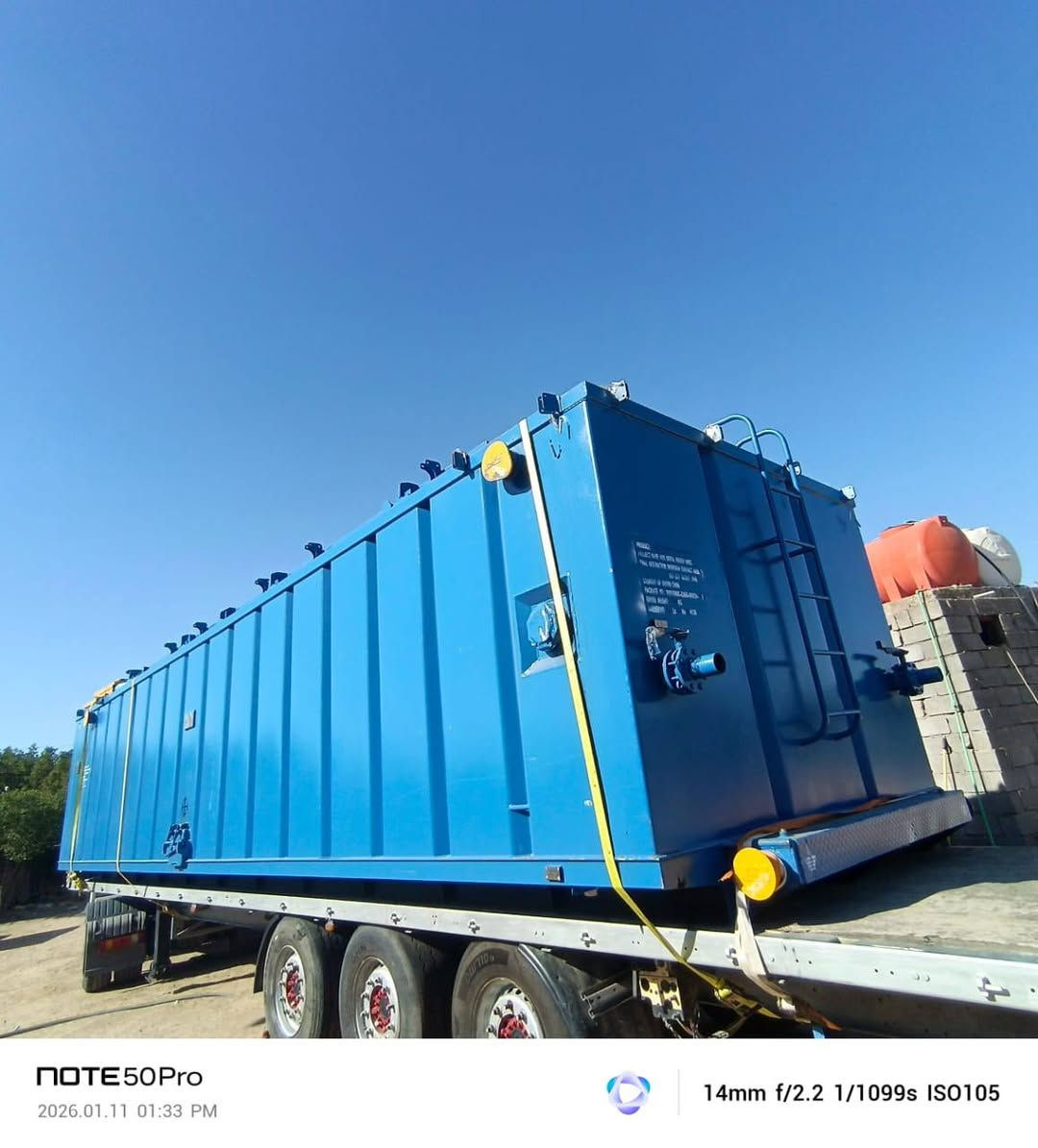 اخوان السلام عليكم عربانه شمتز للبيع مقفوله كفاله عامه سعرها 40 بمجال قياس 13 60 سم ***********
