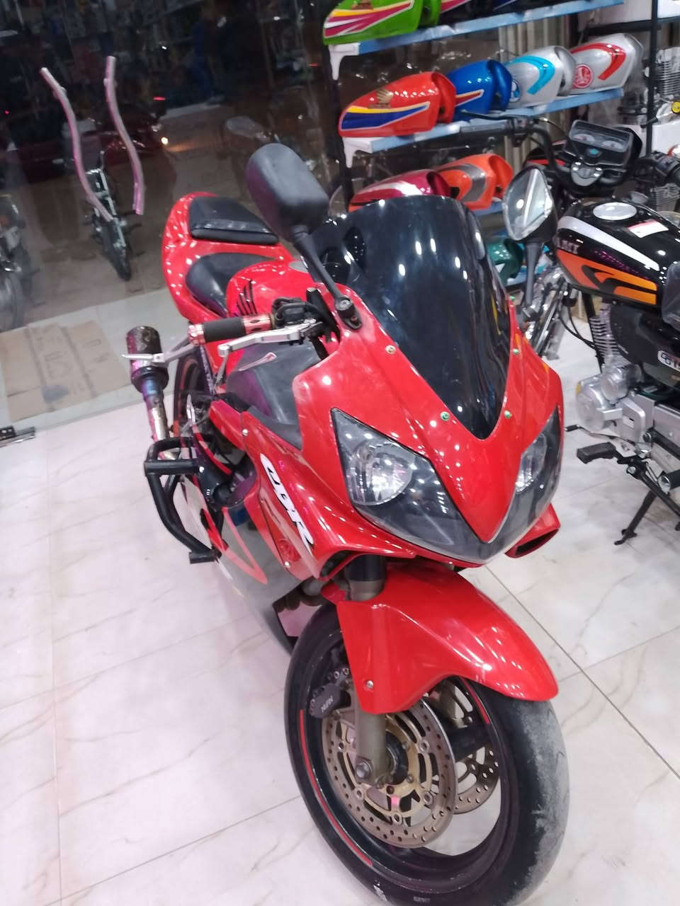 سلام عليكم شباب بطح امفوراي  دراجه كفاله مكينه وكير دراجه وصل سعر 15ورقه مكان ميسان ***********
