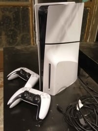 بلي فايف سلم للبيع نظافة 90% كامل الملحقات كيبلات الاصلية ماعدا الكارت...