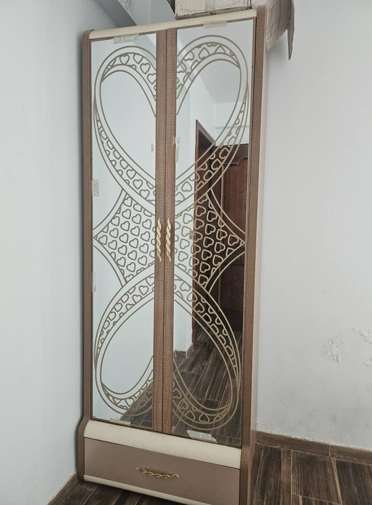 كنتور ب٨٠ الف وميز تلفزيون السعر ٧٥ الف ***********
