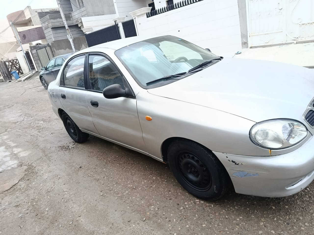 دايو لانوس موديل1999.رقم انكليزي بيها بطاقة بنزين.قفل مركزي.باور استيرن.كير اوتماتيك.تبريد .بدون ضربة وبدون صبغ السعر ٣٩ بيها مجال لاستفسار ***********
