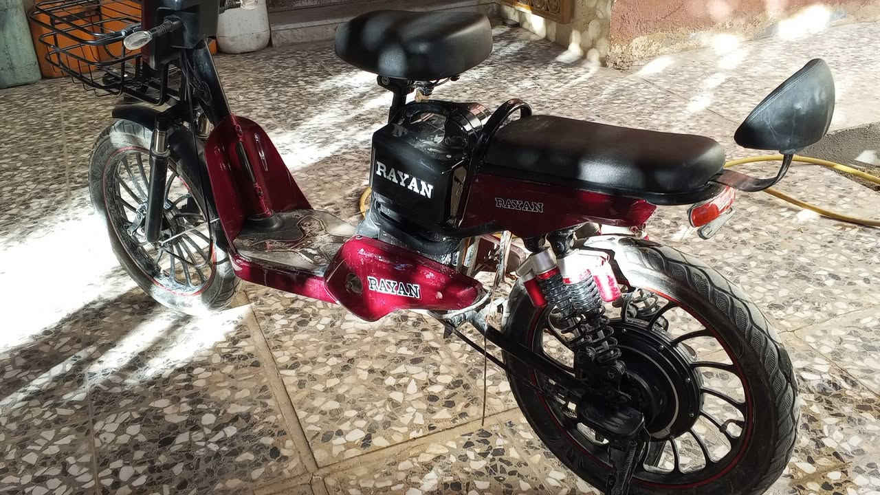 شباب دراجه جديده للبيع صار شهر و نص من طلعت من الوكيل للبيع السعر 350 الف وبها مجال الرقم ***********
