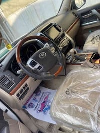 لاندكروز  2012  VX.R  محرك 5700   ٨سلندر مكفوله عامه تحويل مباشر بأسمي...