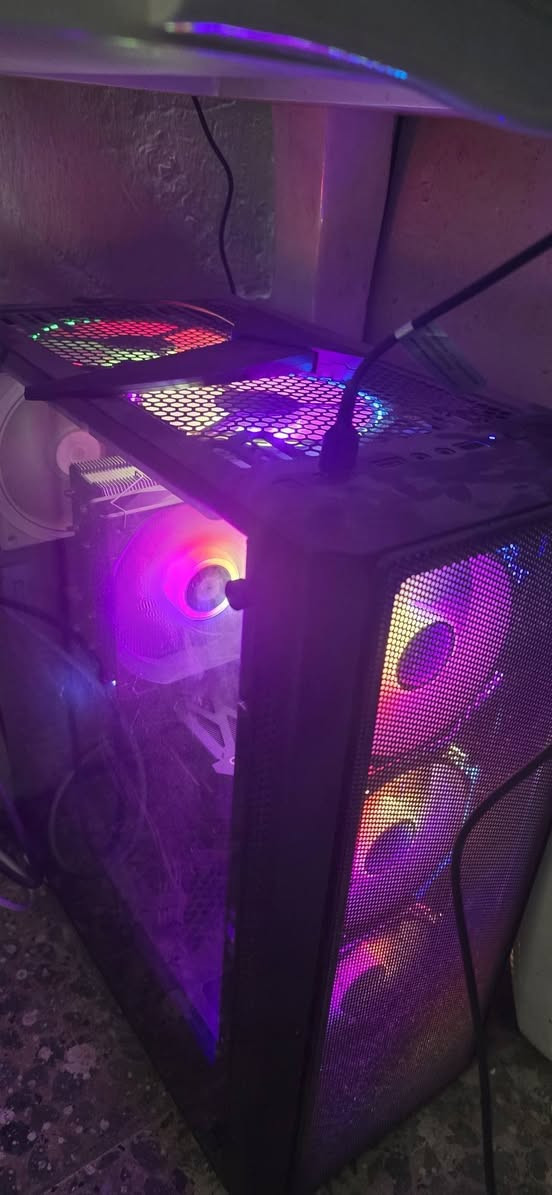 الشاشة: 
AOC C27G2 /27 Inch/ FHD / 240Hz / 1500R Curved

المعالج: AMD Ryzen 5 5500

اللوحة الأم: ASUS B550

كرت الشاشة: NVIDIA GeForce RTX 3060

الرامات: G.SKILL 32GB (16x2) DDR4 3600MHz RGB

التخزين الأساسي: Samsung 980 NVMe M.2 1TB

تخزين إضافي: XrayDisk NVMe 1TB

هارد خارجي: WD Black 8TB

مزود الطاقة: 650W Gaming PSU

المبرد: Thermalright Assassin X 120 R SE

الكيس: HESTART MAGICIAN 3

المراوح: 6 مراوح بالكيس

الكيبورد: HyperX Alloy Origins Core

الماوس: Logitech G502 SE

السماعة: EKSA E900 Pro

النظام: Windows 11 Pro
السعر مليون و مية


**إذا كنت صاحب هذا الإعلان وتريد حذفه لأي سبب، رجاءا أرسل رسالة إلى الدعم الفني**