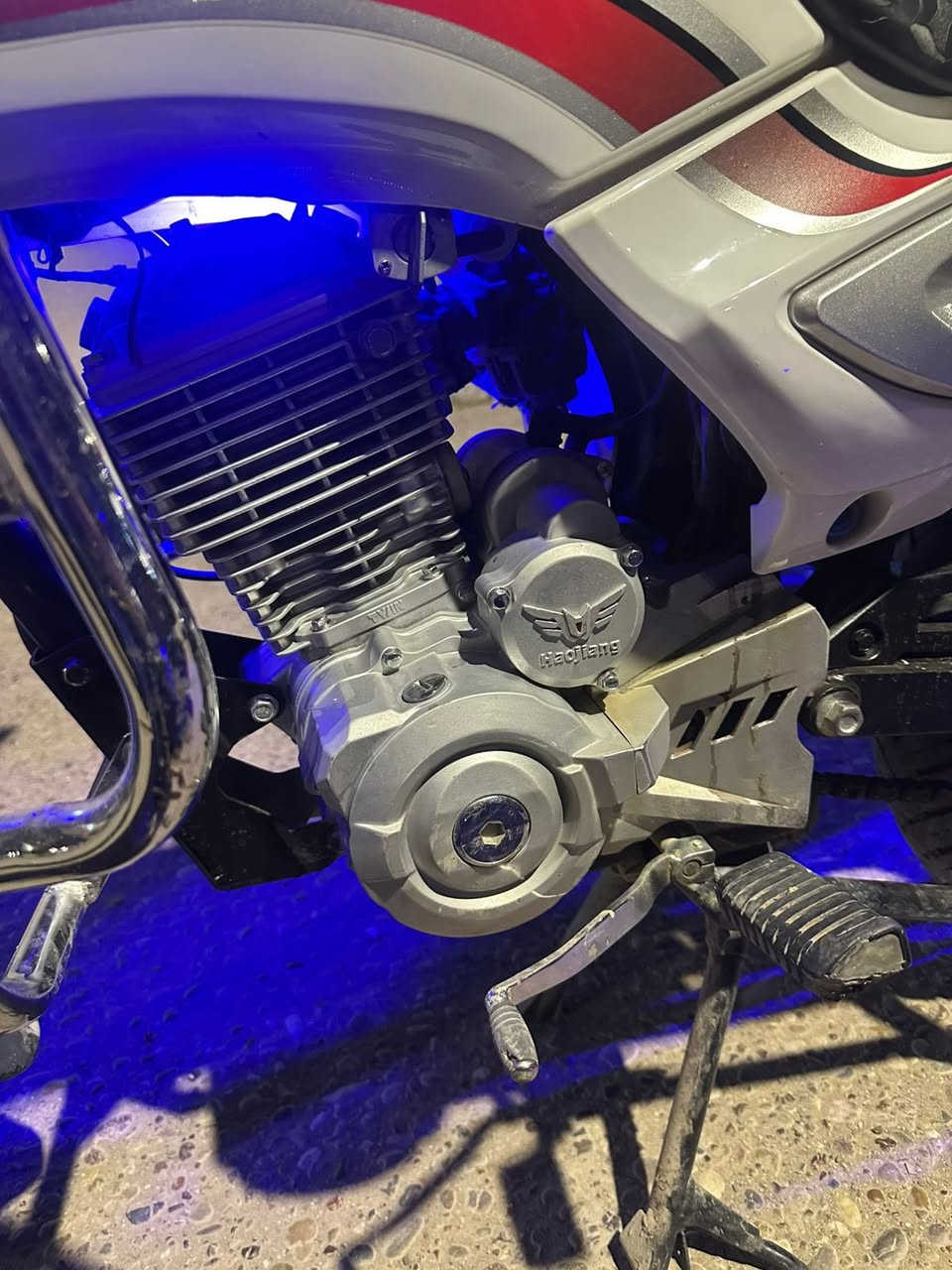 السلام عليكم
ماطور للبيع موديل2021نضيف 
مكينه نضيفه ممفتوحه
كهربائيات كلها شغاله 
استفسار اكثر***********
