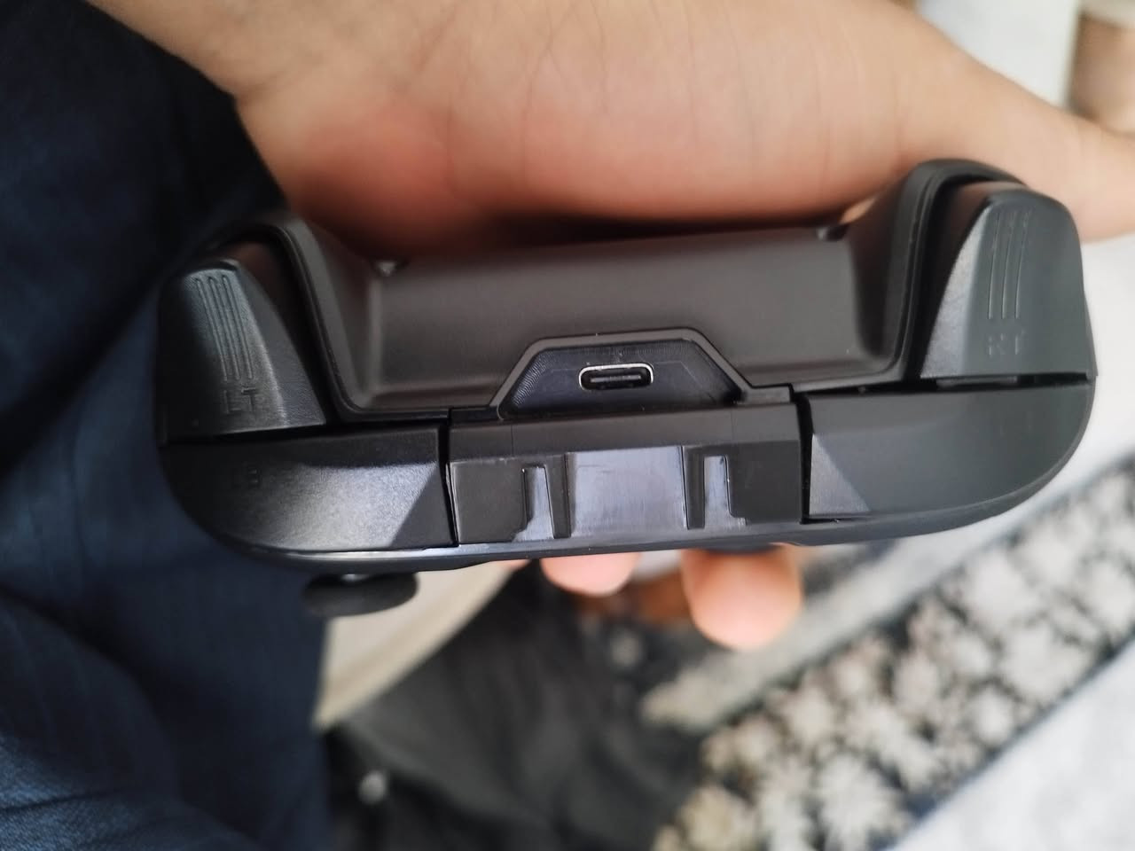 سلام علیکم
جوستک Xbox one /serious S/X
و pc 
سعر 15


**إذا كنت صاحب هذا الإعلان وتريد حذفه لأي سبب، رجاءا أرسل رسالة إلى الدعم الفني**