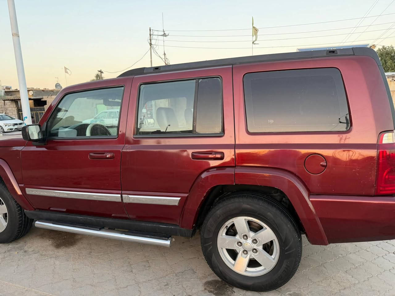 السلام عليكم سياره للبيع جيب كومندر ٢٠٠٨ بسمي سياره جاهزه رقم بغداد بسمي حداده ومكينه جديده *********** مكان السياره البصره السعر ٩٨ وبيهه مجال
