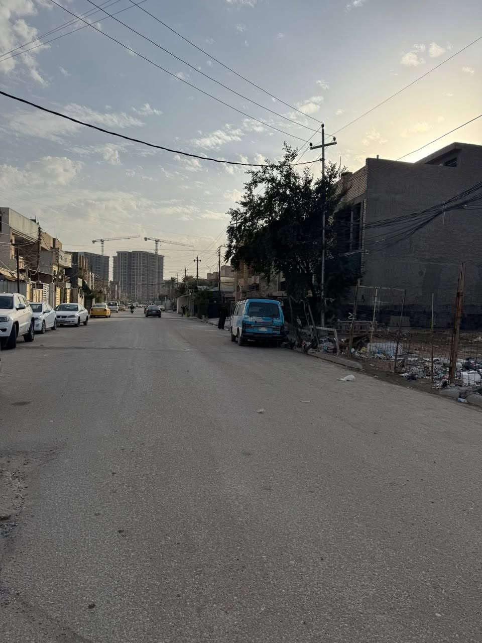 السراي_للعقار  
#بيع_وشراء  
#عقارات  
#فرصة_استثمار قطعه ارض شارع بعرض 20 متر 
مساحه ٢١٥ متر. تباع كامله او نصف العقار. حي علام مدخل 
صيرفه الاحرار هاتف ***********
