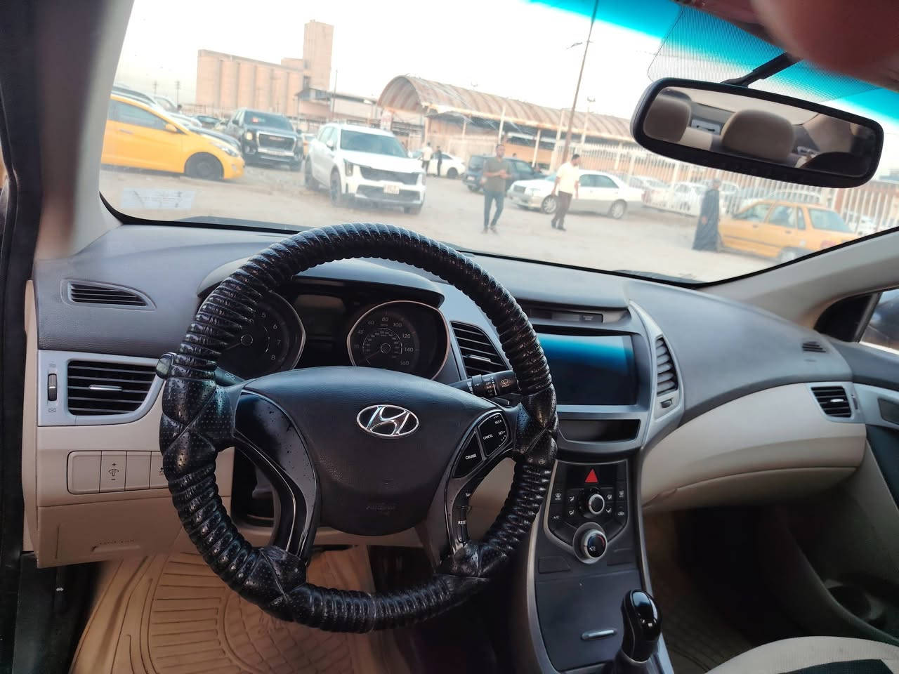 سياره للبيع النترا موديل ٢٠١٦ وارد أمريكي فقط بس قبق الجنطه مكان دوانيه مكينه كيرشرط سعر110بيه مجال بصيط رقم صاحب السياره ***********
