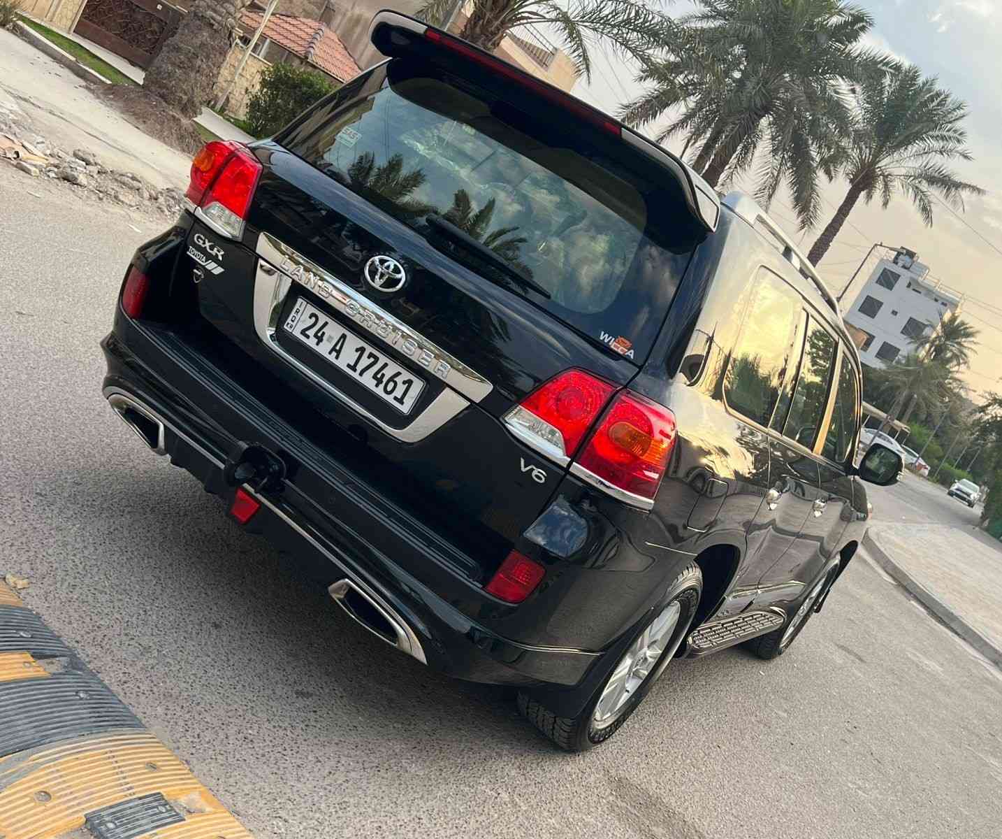 السلام عليكم تويوتا لاندكروز 2015 خليجي بريم وضع الزيرو ماشية 29  حقيقي السيارة مخزونة وكله على البلاد كفالة عامة لا صبغ ولا بارد ولارصعه
مواصفات المعروفة
رقم شمالي دولي بأسمي سنويه وهزه كله جديد
السعر 49  وبيه مجال
اي استفسار *********** بغداد زيونة
