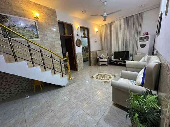 دار سكن طابو صرف في حي ( الأمير الأول ) 
بجانب بيت ( علي جاسم المرور ) 
مساحة ٣٠٠ م - ( بناء ٢٠٠ م / ترك بجانب لبيت ١٠٠ م ) 
( ٢ غرف نوم ) - صحيات داخلية + خارجية 
بناء طابوق - سقف صب كونكريت مسلح 
( بناء جديد ) - ( امام البيت متنزه ) 
( كل الخدمات متوفرة ) ماء - كهرباء - تبليط - مجاري
( تحويل مباشر ) ( أمامه متنزه )

للاستفسار مراجعة مكتب غازي للعقار     
واسط - الزبيدية - قرب أفران المائدة   ***********   
***********
