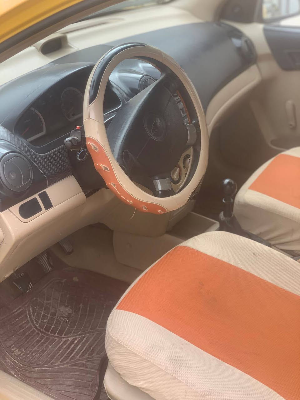 السلام عليكم افيو مديل 2011 شركة العامه السيارات بلادي اصفر خليجي رقم بغداد دولي مداور ثاني يوم مصفره هيئه وغرامات مروريه مكينه كير حداديه تخم تاير جاهزه من كلشي مكان سياره النجف راعيه ابو سنويه نجف يمي بيه بنيد صبغ وباب وره ربعه مكفوله من ضربه القويه رقم الهاتف *********** سعر 50
