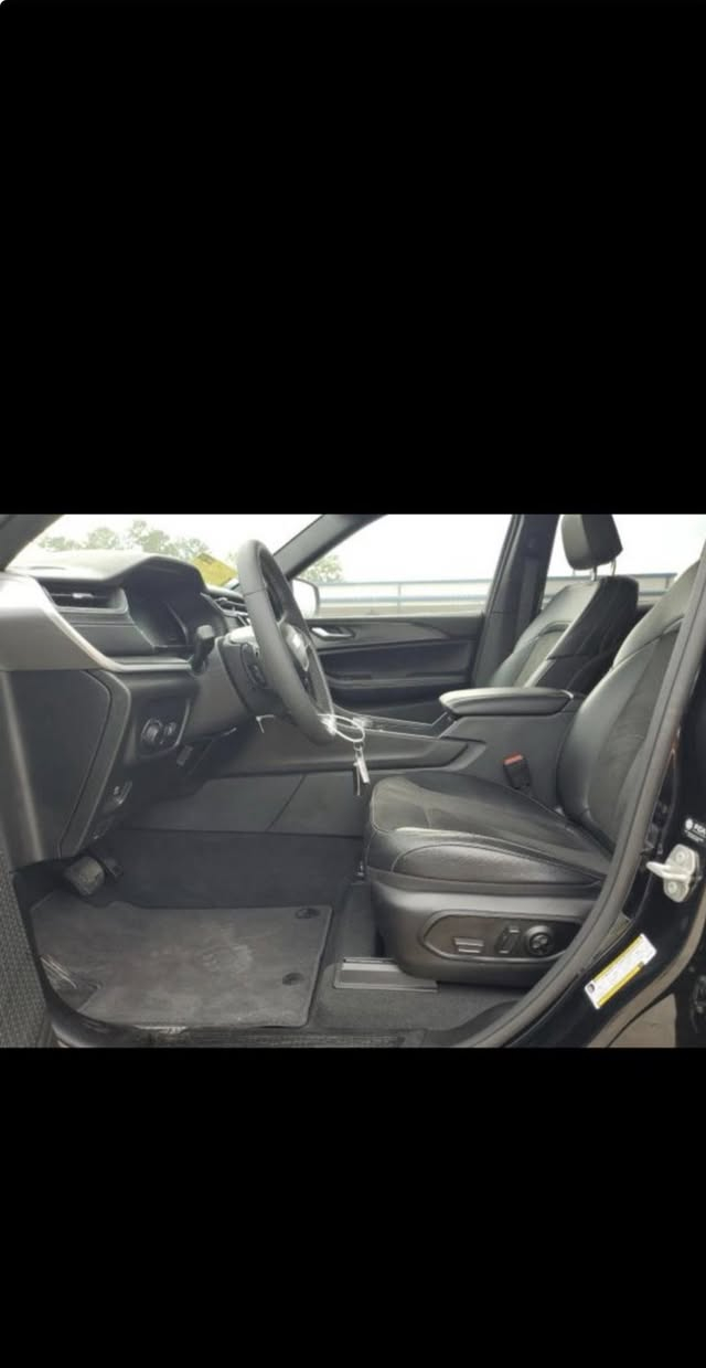 السلام عليكم جيب لمتدد موديل 23 فول سيارة 5 راكب بدون دواخل بدون اربالك بدون صبغ علية تغليف سيارة ماشية 17 الف سيارة جديدة بيه سونار مال الباشا سعر 355
***********
