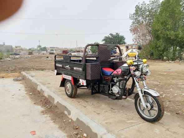 السلام عليكم ستوته موديل 2023 محرك 200 بدي طويل كهربائياته شغاله وخير من الله اوراق كامله العنوان بغداد حي التراث مليون وستميه وخمسين رقم الوتساب ***********
