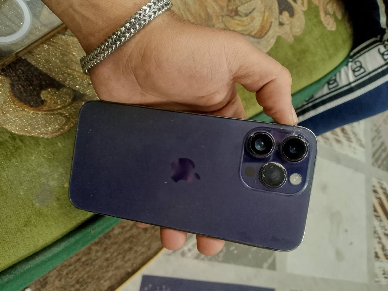 14 برو ماكس ذاكره 256 الجهاز وكع مني وطفه رجعت فتحت الشاشه انكطع الشريط فا اريد اراوسه او بيع قيم بل يرضي الله الجهاز ابلادي حتلو مراوس ابايفون مكاني بغداد الشعله ***********
