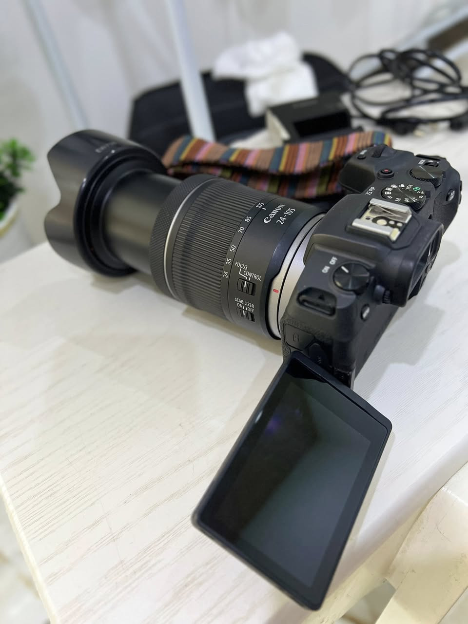 سلام عليكم.
كامره كانون Rp  

وي عدسه ١٠٥-٢٤

نضافه كامره ( ٩٥) 

الشتر ١٣ الف 
ملحقات:رام ٣٢
:حزام 
:جنطة
:بطارية وشاحن 
سعر خاص 
توصل على رقم ***********
