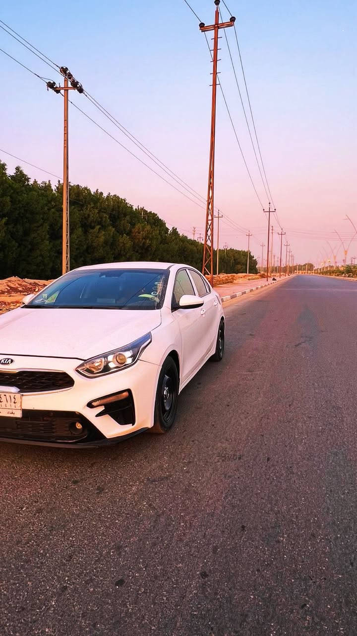 السلام عليكم للبيع كيا فورتي موديل 2020 رقم بغداد معوقين ابشهر 11 اتصير حرة او حاضر للوكالة شوكت ماتحب ضربتهة جاملق و بنيد فقط السيارة نص مواصفات شاشة كبيرة فول تحكم  لايت لد مع زنون و بعد بيهةً هواي مواصفات السيارة كلش جديدة و مامتعوبة كير At المرغوب و الدواخل كلهة مدوشمة 
مكاني البصرة 

السعر 135 و بيهة مجال قليل 

للستفسار ***********
