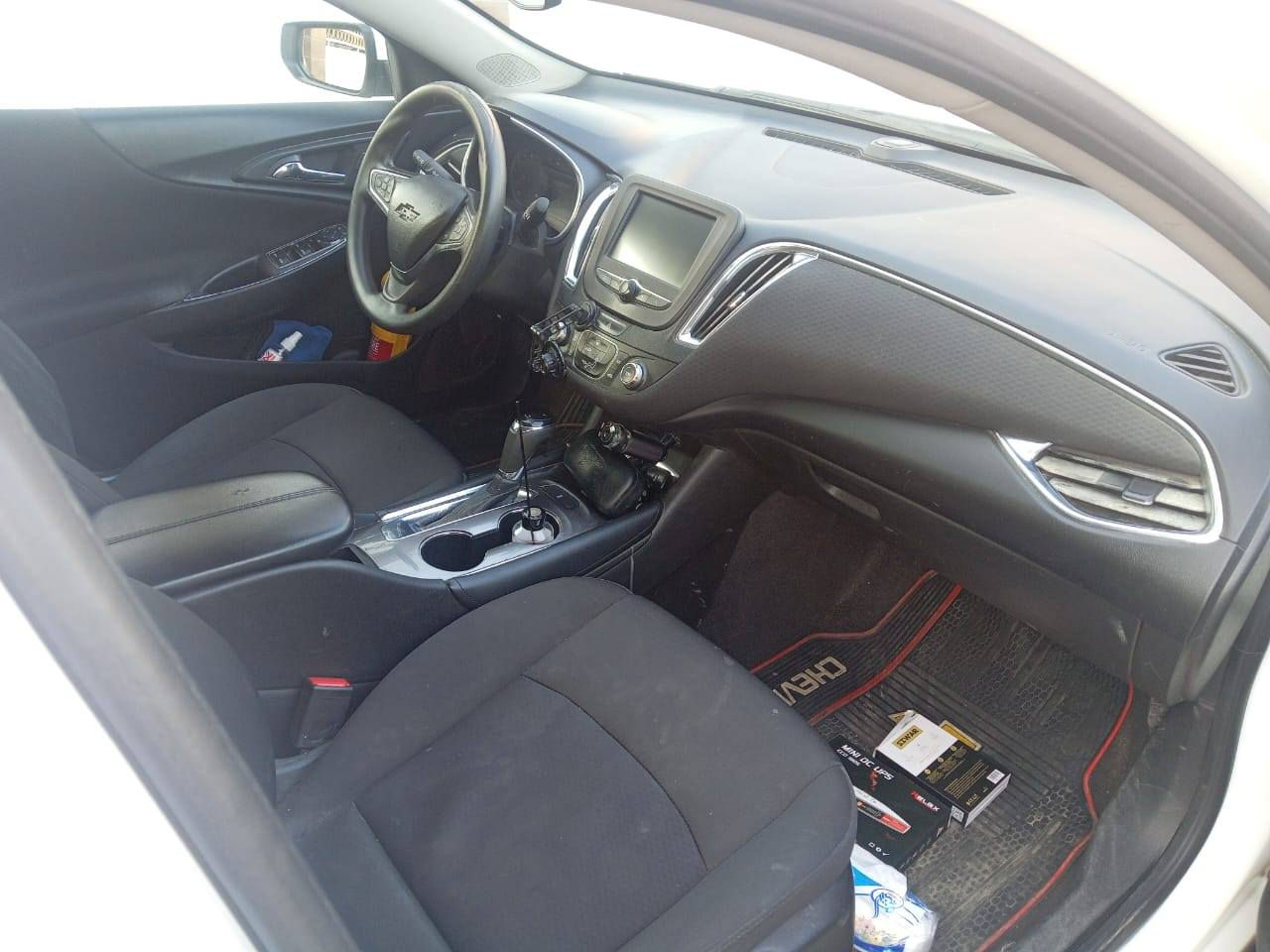 ماليبو موديل 2018 ضررها دعامية امامية فقط ماشية 100 الف السعر 109 
المواصفات ..👇🏻
* شاشة كار بلي اندرويد اوتو
* كاميرا خلفية
* شاشة كبيرة 
* داخل اسود 
* كشن سايق كهربائي 
* قطعتين تبريد 
* بصمة تشغيل 
* بصمة ابواب 
* بصمة جنطة 
* ليدات امامية 
* ليدات خلفية 
* تحكمات ستيرن
*********** اسيا
