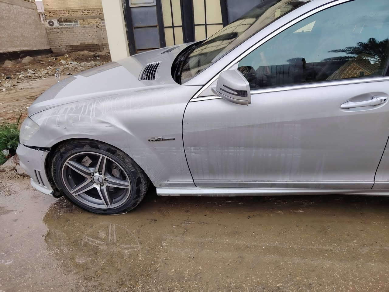 السلام عليكم
مارسدس S.  550  كت Amg
السياره فول للاخر
مديل ٢٠٠٩
بيه طخه مثل ما واضح بلصوره بسيطه كلش
بيه براد الدهن عاطل
تبريد ثلج كير محرك علئ بلاد
دواخل باكيت
السياره بدون ارقام مكفولة من كصة ونقل جثه وسرقة
السعر ٧٠ وبيه مجال
واذا مراوس بشاهين او ماجسته عادي
مكان نجف حرية
للاستفسار ***********
