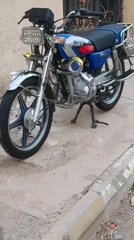 السلام عليكم دراجه بارت مديل٢٢ دراجه جاهزه وكامله عله اخر حبايه اوراق اصولي والمكينه برغي مامفتوح بيهه دراجه خير من الله سعرهه ٩٠٠وبيهه مجال بسيط ***********
