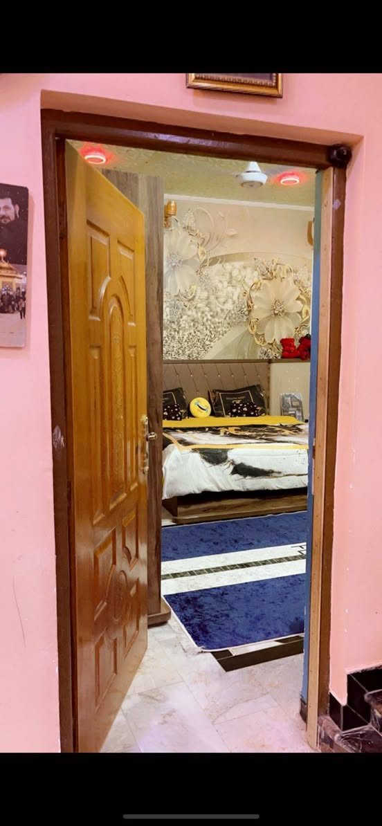 للبيع للبيع
#دار في منطقة موسى الكاظم
#طابقين مسلح 
#المساحة 200 متر 
الطابق الارضي يحتوي على 
غرفتين وصالة ومطبخ وبراني ومجمع صحيات عدد 2 
#يحتوي الطابق الثاني على
غرف عدد 3 وصالة ومخزن وصحيات 
البيت كامل وكل نقص مابي وصور للواجهة موجودة فقط راسلني خاص 
للاستفسار او كثر مراسلتنا على الخاص او الاتصال على الأرقام التالية أو مراجعة مكتبنا 
مكتب الفخامة للعقارات في السماوة 
الواقع في منطقة الحكم قرب مكتب العصائب القديم ومقابل باب متنزه الزهور
***********
***********
***********
