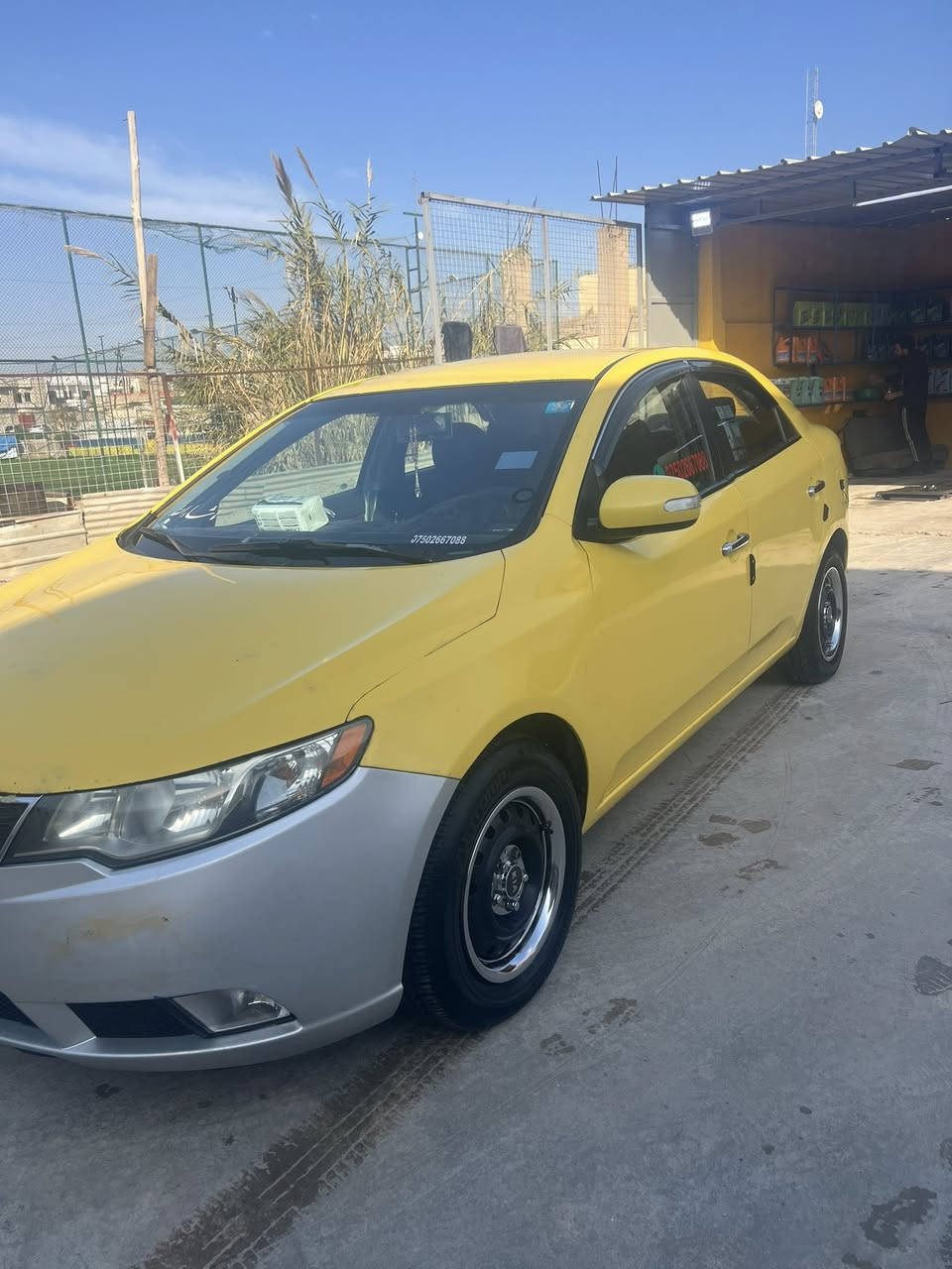 للبيع كيا فورتي 2010 رقم انكليزي نينوى بدون دواخل بدون شاصي ضربتها نص جاملغ جهة سائق من وراى والباقي سياره ليبل واحد محرك شرط كير شرط طخم شرط سياره باسمي شرط تحويل ثاني يوم ما تصرف عليها ربع دينار بوجهك على شارع السعر 96 وبيها مجال
عنوان سياره الموصل الرشيديه 
للتواصل 
كورك ***********
اسيا ***********
