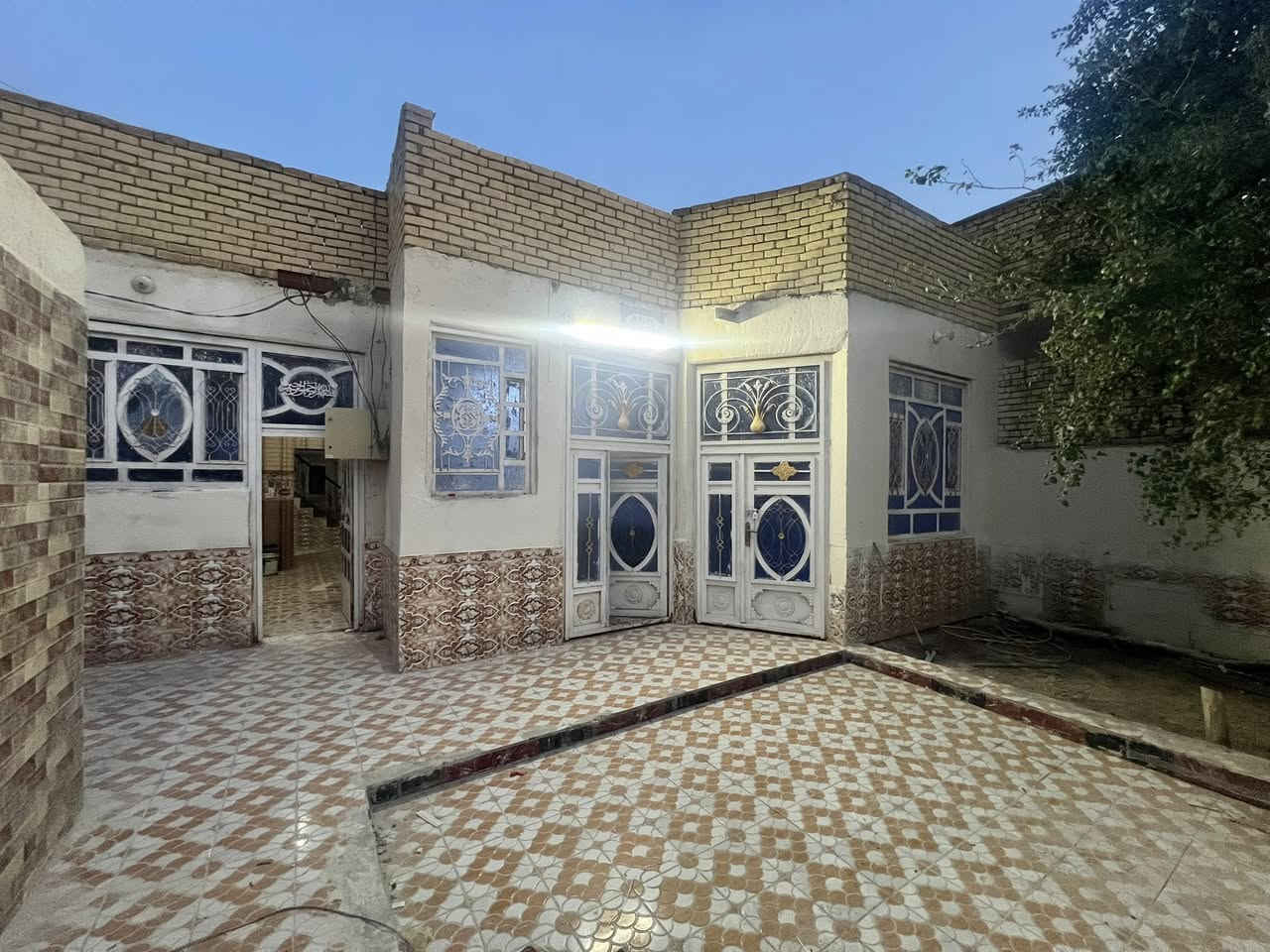 بيت زراعي للبيع السديناويه  قرب الشارع العام فرع افران ليان 200متر خدمات ماء كهرباء مجاري انترنيت  السعر 68 بيه مجال بسيط ***********
